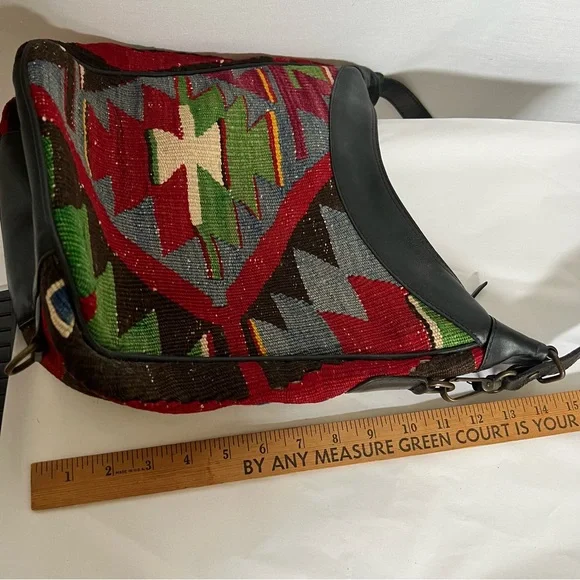 Yun Art Wool & Leather Vibrant Red, Blue, Green Geometric Hobo Kilim Bag